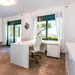 Villa Della
